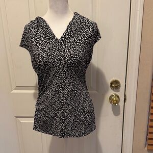 Vince Camuto Black and White V-Neck Top